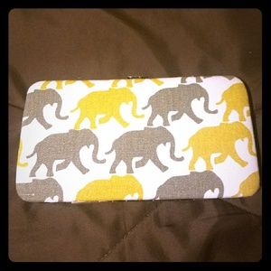 BRAND NEW ELEPHANT CLUTCH WALLET